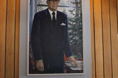 Presidentti Kekkosen muotokuvan, Ilja Glazunov (1973) luovutus Tamminiemeen